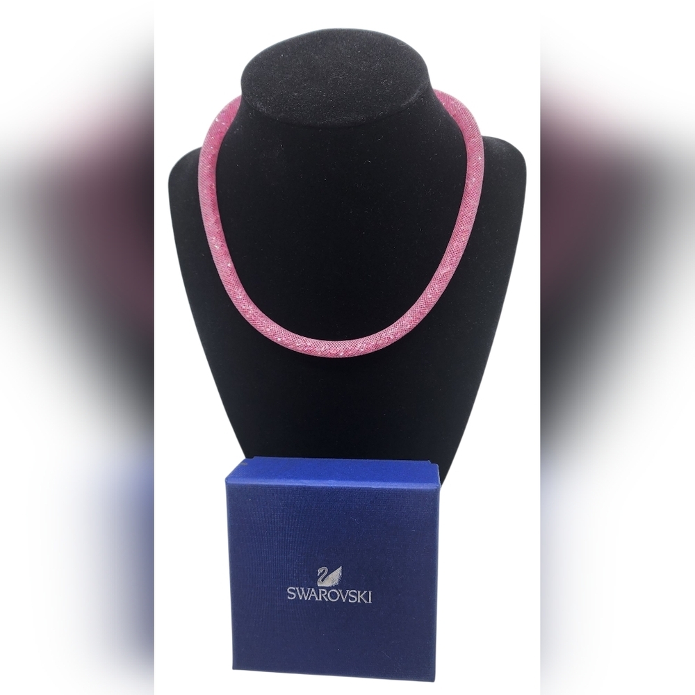 NWOT Swarovski Radiant Pink Necklace Giftable 🎁